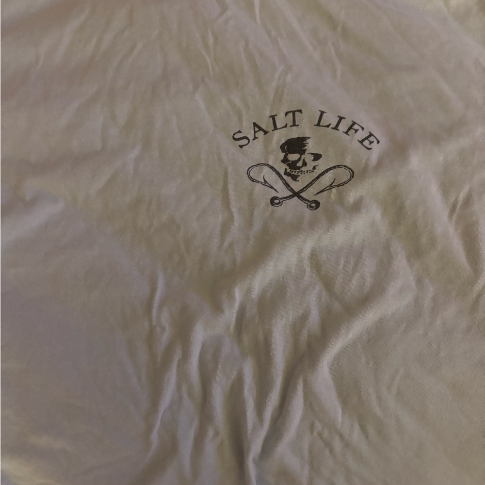 Lite baby blue men’s like new salt life t shirt